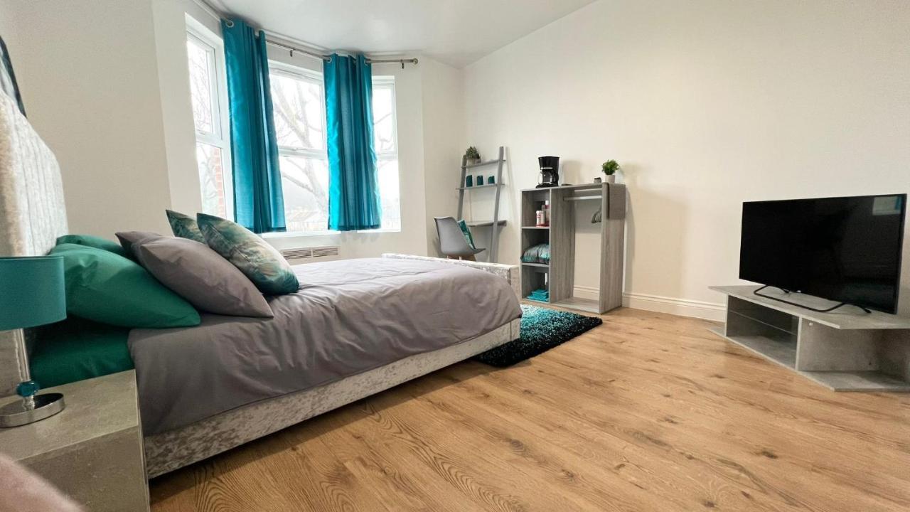 Cosy Private Studio In London Apartment พลัมสเตด ภายนอก รูปภาพ