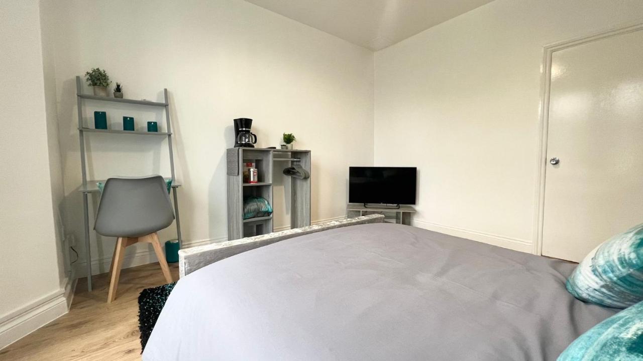 Cosy Private Studio In London Apartment พลัมสเตด ภายนอก รูปภาพ